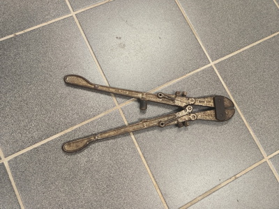 Coupe hauban
